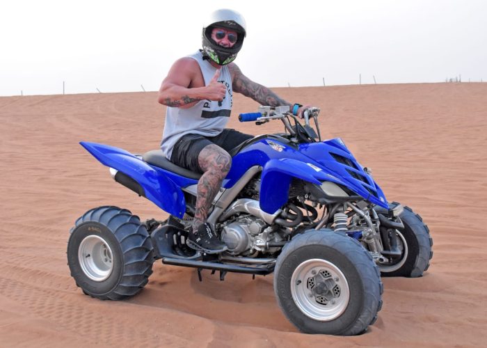 Сафари на квадроцикле 700cc в Дубае с ужином BBQ — дюны Лахбаб, поездка на закате, экипировка включена